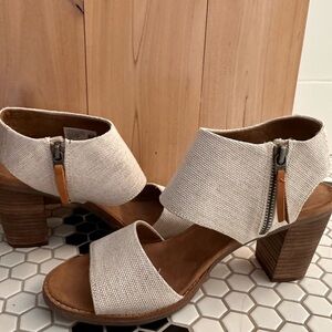 Tan woven Tom’s Sandals